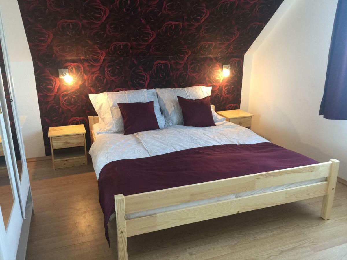 Rozsavoelgy Apartman بالاتوليلّي المظهر الخارجي الصورة